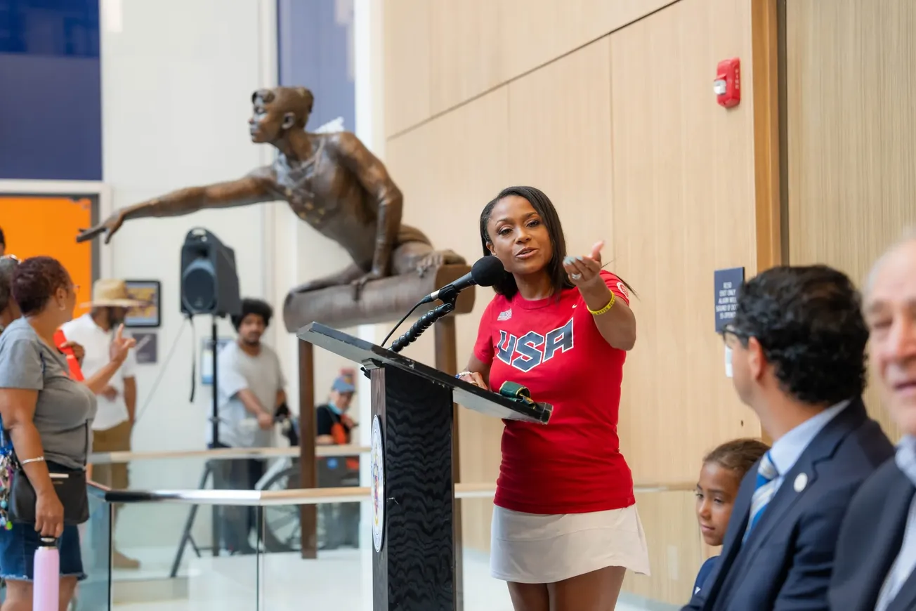 Dominique Dawes, gymnast supreme, gets bronze statue in hometown